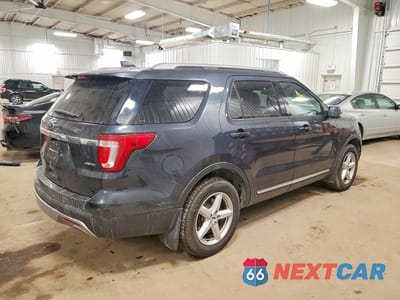Trzecie zdjęcie samochodu z tyłu: 2017 FORD EXPLORER XLT VIN:1FM5K8D84HGE16291 - miniatura