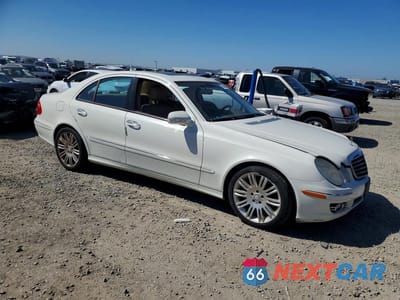 Czwarte zdjęcie samochodu z boku: 2008 MERCEDES-BENZ E 350 VIN:WDBUF56X78B310470 - miniatura