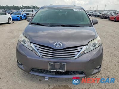 Piąte zdjęcie samochodu w środku: 2016 TOYOTA SIENNA XLE PREMIUM 8-PASSENGER VIN:5TDYK3DC7GS698021 - miniatura