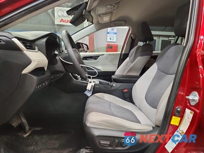 Zdjęcie 7 z 13 samochodu: 2021 TOYOTA RAV4 HYBRID XLE VIN:JTMRWRFV6MD133857 - miniatura