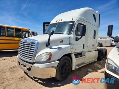 Drugie zdjęcie samochodu z przodu: 2018 FREIGHTLINER CASCADIA 125 SEMI TRUCK VIN:3AKJGLDR2JDJU7223 - miniatura
