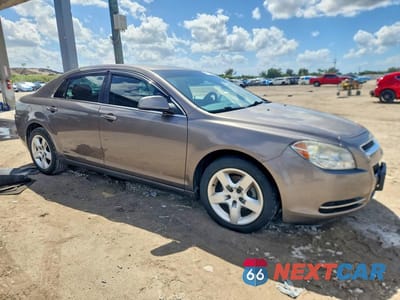 Czwarte zdjęcie samochodu z boku: 2010 CHEVROLET MALIBU 1LT VIN:1G1ZC5EB0AF133905 - miniatura