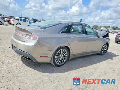 Trzecie zdjęcie samochodu z tyłu: 2019 LINCOLN MKZ VIN:3LN6L5A98KR619133 - miniatura