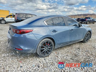 Trzecie zdjęcie samochodu z tyłu: 2022 MAZDA 3 PREFERRED VIN:3MZBPACL6NM301177 - miniatura