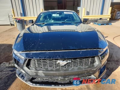 Piąte zdjęcie samochodu w środku: 2024 FORD MUSTANG VIN:1FA6P8TH5R5120792 - miniatura