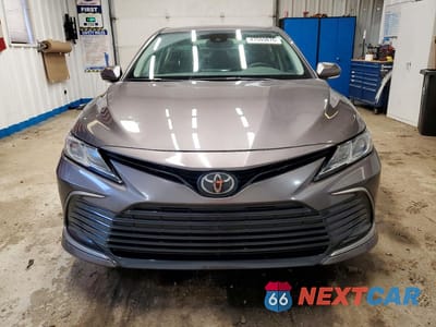 Piąte zdjęcie samochodu w środku: 2024 TOYOTA CAMRY LE VIN:4T1R11AK4RU918362 - miniatura