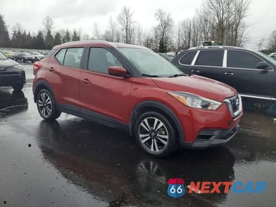 Czwarte zdjęcie samochodu z boku: 2018 NISSAN KICKS SV VIN:3N1CP5CU0JL517553 - miniatura