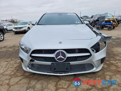 Piąte zdjęcie samochodu w środku: 2020 MERCEDES-BENZ A 220 4MATIC VIN:W1K3G4FB6LJ199195 - miniatura