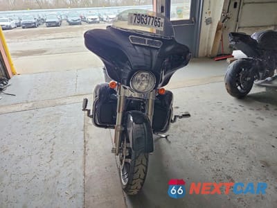 Drugie zdjęcie samochodu z przodu: 2017 HARLEY-DAVIDSON FLHX STREET GLIDE VIN:1HD1KBC17HB607963 - miniatura