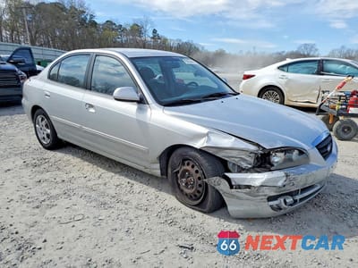 Czwarte zdjęcie samochodu z boku: 2004 HYUNDAI ELANTRA GLS VIN:KMHDN46D24U875000 - miniatura