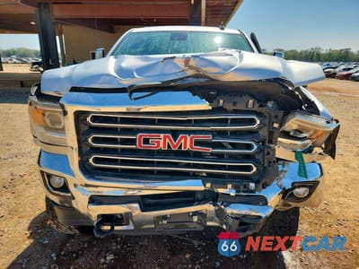 Piąte zdjęcie samochodu w środku: 2016 GMC SIERRA K2500 SLT VIN:1GT12TE86GF105356 - miniatura