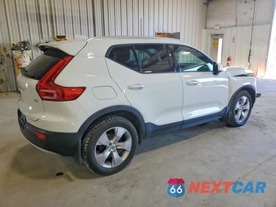 Trzecie zdjęcie samochodu z tyłu: 2019 VOLVO XC40 T5 MOMENTUM VIN:YV4162UK5K2047717 - miniatura