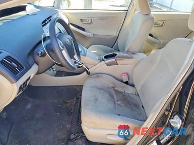 Zdjęcie 7 z 11 samochodu: 2013 TOYOTA PRIUS TWO VIN:JTDKN3DU7D5632477 - miniatura