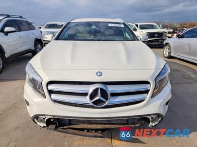 Piąte zdjęcie samochodu w środku: 2015 MERCEDES-BENZ GLA 250 VIN:WDCTG4EBXFJ123005 - miniatura