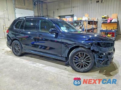 Czwarte zdjęcie samochodu z boku: 2022 BMW X7 XDRIVE40I VIN:5UXCW2C0XN9L60946 - miniatura