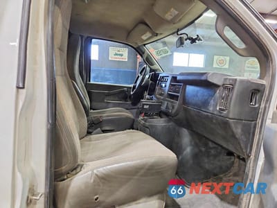 Zdjęcie 11 z 12 samochodu: 2019 CHEVROLET EXPRESS DELIVERY TRUCK VIN:1GB0GRFP4K1207349 - miniatura