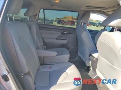 Zdjęcie 11 z 12 samochodu: 2022 TOYOTA HIGHLANDER XLE VIN:5TDGZRBH8NS190002 - miniatura