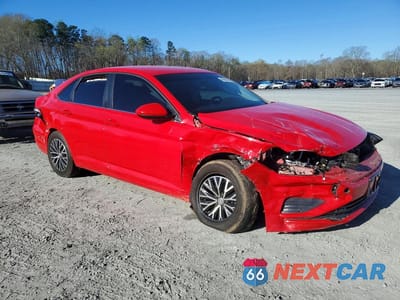 Czwarte zdjęcie samochodu z boku: 2021 VOLKSWAGEN JETTA S VIN:3VWC57BU1MM021639 - miniatura