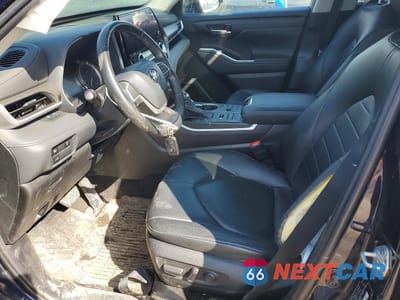 Zdjęcie 7 z 12 samochodu: 2023 TOYOTA HIGHLANDER XLE VIN:5TDKDRBH5PS023723 - miniatura
