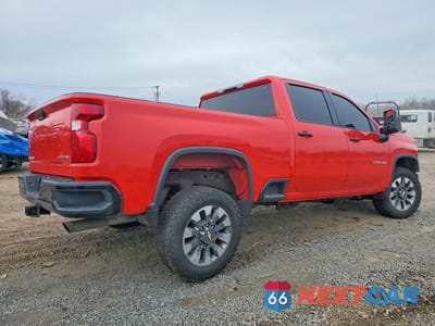 Trzecie zdjęcie samochodu z tyłu: 2024 CHEVROLET SILVERADO K2500 CUSTOM VIN:1GC4YME70RF120768 - miniatura