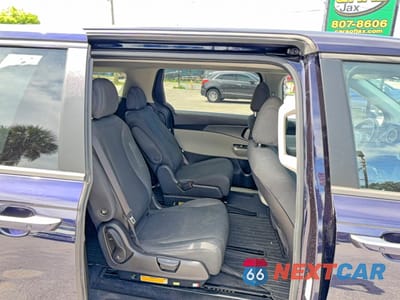 Zdjęcie 6 z 12 samochodu: 2023 KIA CARNIVAL LX VIN:KNDNB4H37P6215209 - miniatura