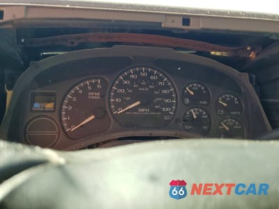 Zdjęcie 9 z 12 samochodu: 2002 CHEVROLET SUBURBAN C1500 VIN:1GNEC16T92J199283 - miniatura