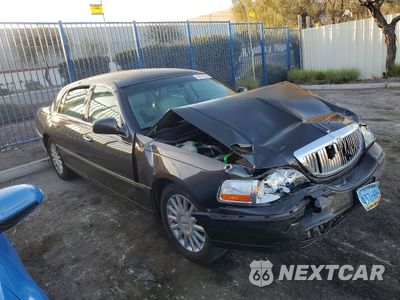 Czwarte zdjęcie samochodu z boku: 2005 LINCOLN TOWN CAR SIGNATURE VIN:1LNHM81W95Y618317 - miniatura