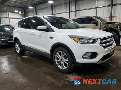 Czwarte zdjęcie samochodu z boku: 2017 FORD ESCAPE SE VIN:1FMCU9GD0HUB81096 - miniatura