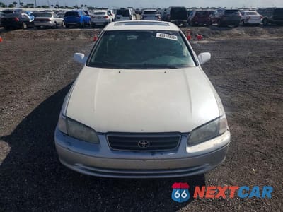 Piąte zdjęcie samochodu w środku: 2001 TOYOTA CAMRY LE VIN:JT2BG22K010594520 - miniatura