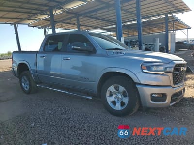 Czwarte zdjęcie samochodu z boku: 2025 RAM 1500 BIG HORN VIN:1C6SRFFP8SN528954 - miniatura