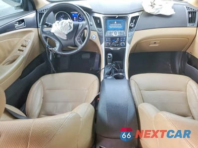 Zdjęcie 8 z 12 samochodu: 2012 HYUNDAI SONATA HYBRID BASE VIN:KMHEC4A44CA041022 - miniatura