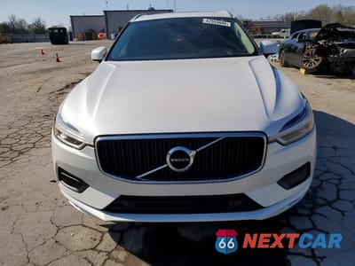 Piąte zdjęcie samochodu w środku: 2019 VOLVO XC60 T5 VIN:LYV102RK1KB322589 - miniatura