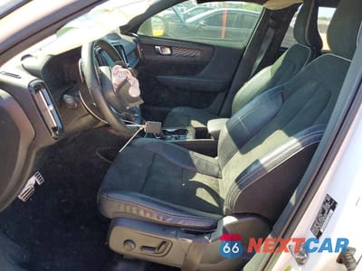 Zdjęcie 7 z 13 samochodu: 2020 VOLVO XC40 T4 R-DESIGN VIN:YV4AC2HM0L2172694 - miniatura