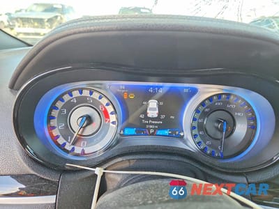 Zdjęcie 9 z 12 samochodu: 2019 CHRYSLER 300 S VIN:2C3CCABT3KH518186 - miniatura