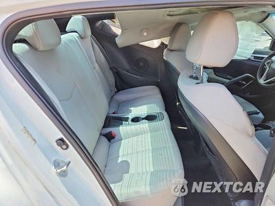 Zdjęcie 10 z 12 samochodu: 2012 HYUNDAI VELOSTER VIN:KMHTC6AD8CU054079 - miniatura