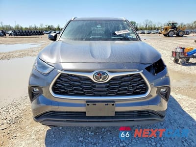 Piąte zdjęcie samochodu w środku: 2022 TOYOTA HIGHLANDER XLE VIN:5TDGZRBH1NS227522 - miniatura
