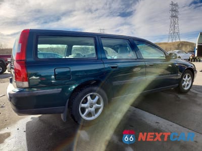 Trzecie zdjęcie samochodu z tyłu: 2002 VOLVO V70 VIN:YV1SW61R821225801 - miniatura