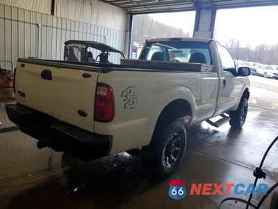 Trzecie zdjęcie samochodu z tyłu: 2001 FORD F250 SUPER DUTY VIN:1FTNF21L81EB09948 - miniatura