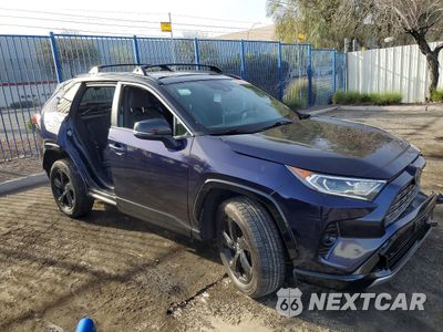 Czwarte zdjęcie samochodu z boku: 2020 TOYOTA RAV4 XSE HV VIN:JTMEWRFV2LV045323 - miniatura