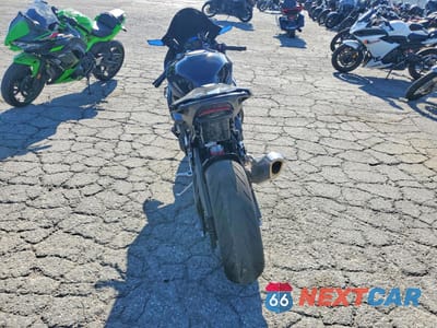 Czwarte zdjęcie samochodu z boku: 2023 BMW S 1000 RR VIN:WB10E6300P6H63871 - miniatura
