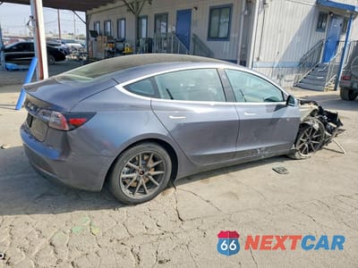 Trzecie zdjęcie samochodu z tyłu: 2020 TESLA MODEL 3 VIN:5YJ3E1EB2LF589900 - miniatura
