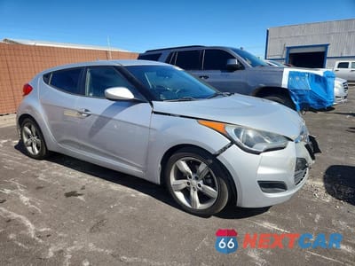 Czwarte zdjęcie samochodu z boku: 2013 HYUNDAI VELOSTER BASE VIN:KMHTC6AD2DU146872 - miniatura