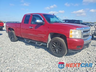 Czwarte zdjęcie samochodu z boku: 2007 CHEVROLET SILVERADO K1500 VIN:2GCEK19J071646669 - miniatura