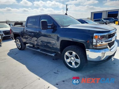 Czwarte zdjęcie samochodu z boku: 2018 CHEVROLET SILVERADO K1500 LT VIN:3GCUKREC3JG165413 - miniatura