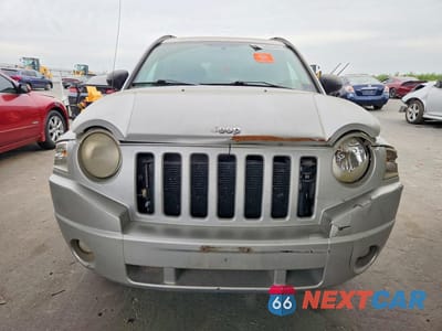 Piąte zdjęcie samochodu w środku: 2010 JEEP COMPASS SPORT 4D SUV VIN:1J4NT4FB8AD560432 - miniatura