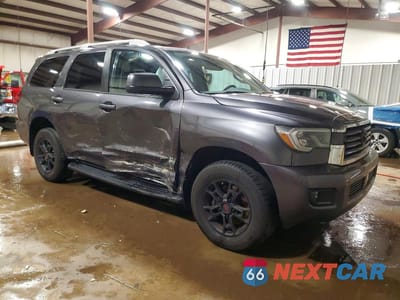 Czwarte zdjęcie samochodu z boku: 2020 TOYOTA SEQUOIA SR5 VIN:5TDBY5G14LS180517 - miniatura