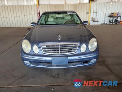 Piąte zdjęcie samochodu w środku: 2004 MERCEDES-BENZ E 320 4MATIC VIN:WDBUF82J44X117578 - miniatura
