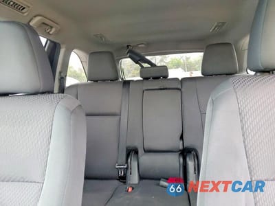 Zdjęcie 10 z 13 samochodu: 2018 TOYOTA HIGHLANDER LE VIN:5TDZZRFH6JS245866 - miniatura