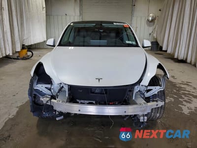 Piąte zdjęcie samochodu w środku: 2023 TESLA MODEL Y VIN:7SAYGDEE2PA181429 - miniatura