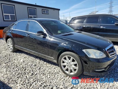 Czwarte zdjęcie samochodu z boku: 2008 MERCEDES-BENZ S 550 VIN:WDDNG71X48A188491 - miniatura